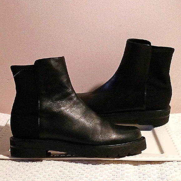 STUART WEITZMAN⚜️ Leather Lightweight Lug Sole Sleek Design Ankle Boot Black👑 - Picture 6 of 11